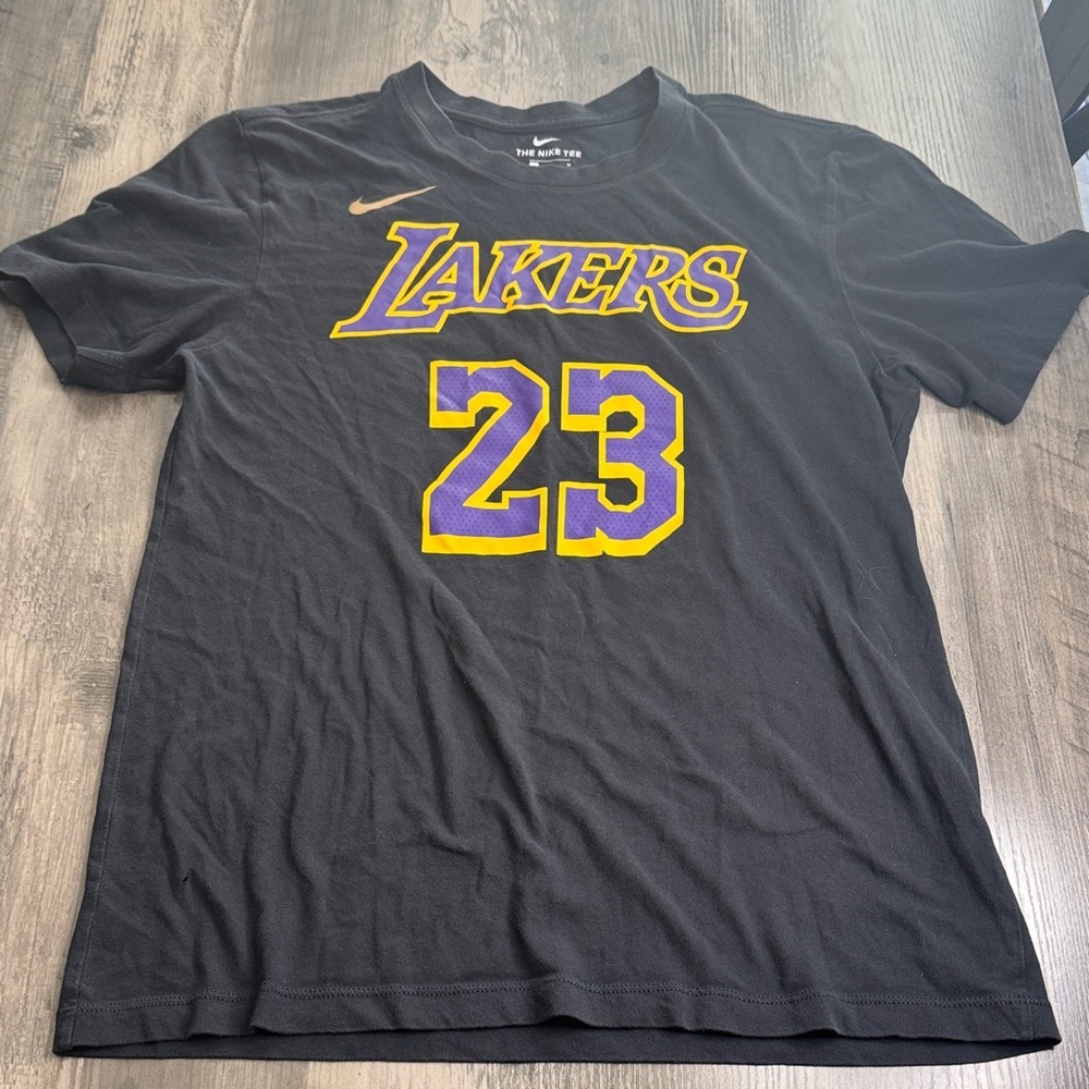 Nike Los Angeles Lakers LeBron James #23 Dri-FIT T-shirt